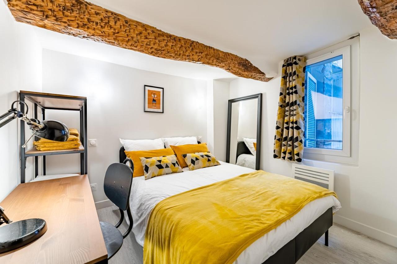 Apartment Roche : 3 Chambres,6 Personnes, Bien Equipe, Deco+ Toulon